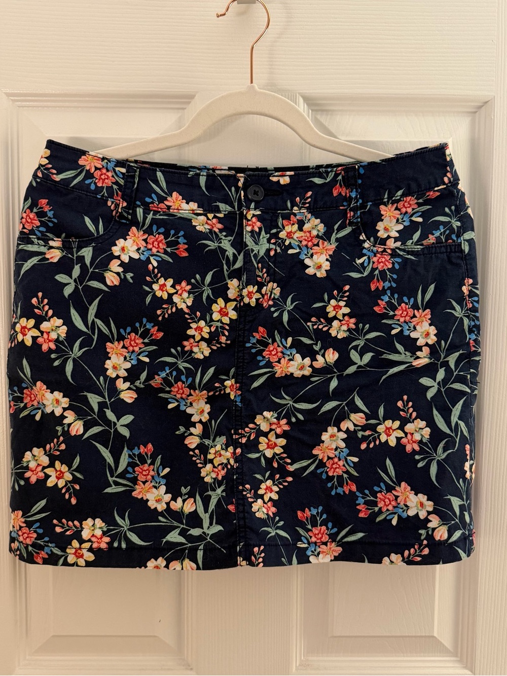St John’s Bay Floral Navy Blue Mid-Rise Mini Skort 4
